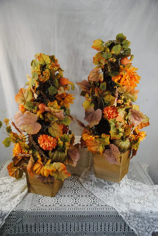 Seasonal Items...Deck out your Holiday Decor with this offering!