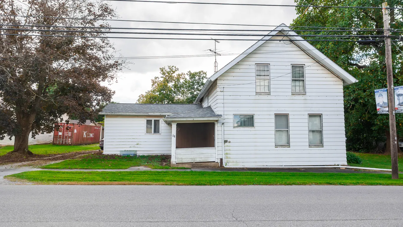 Hayeville 2-Story Home on City Lot with Large Garage