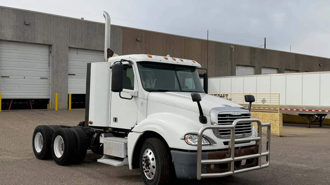 (4) 2017 GLIDER Freightliner Columbia Semis