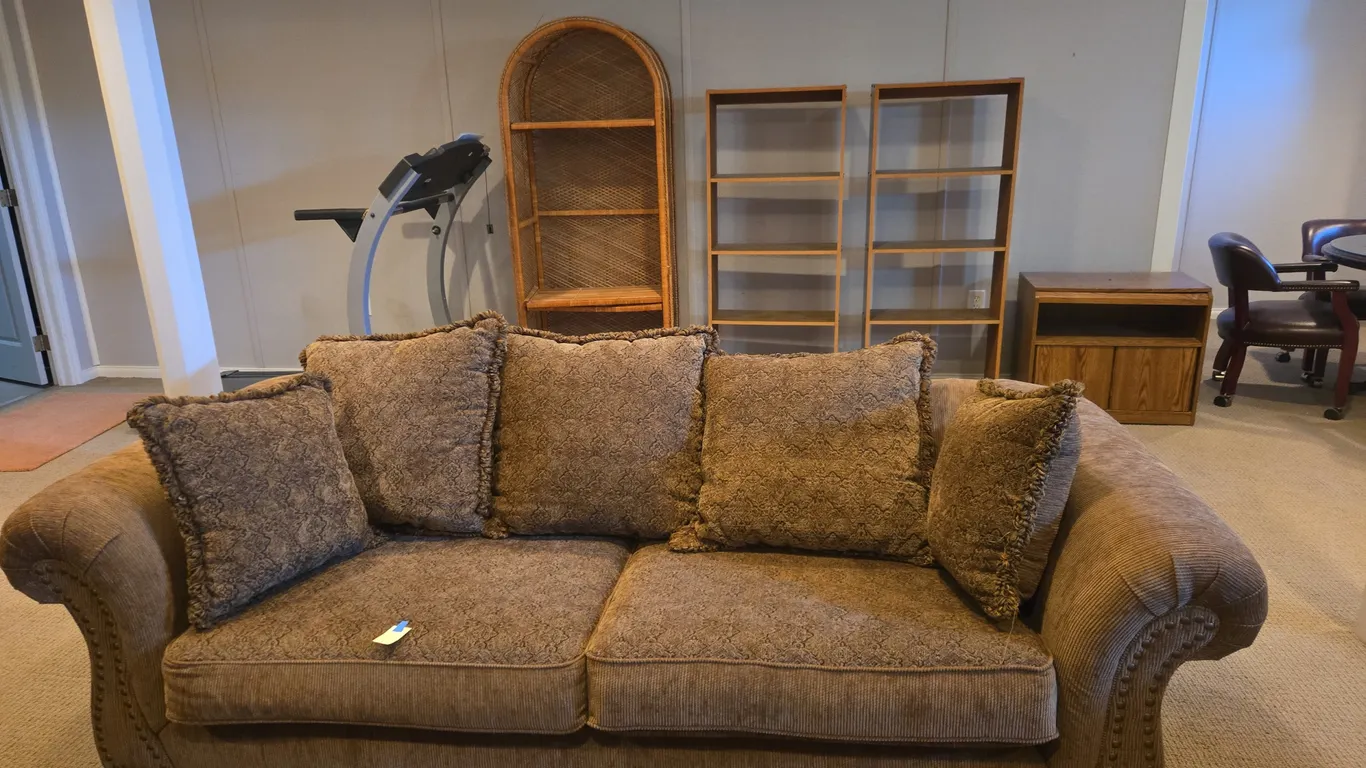 Ashville Ohio - Executive Style Home Downsizing - Furnishings and More!!!