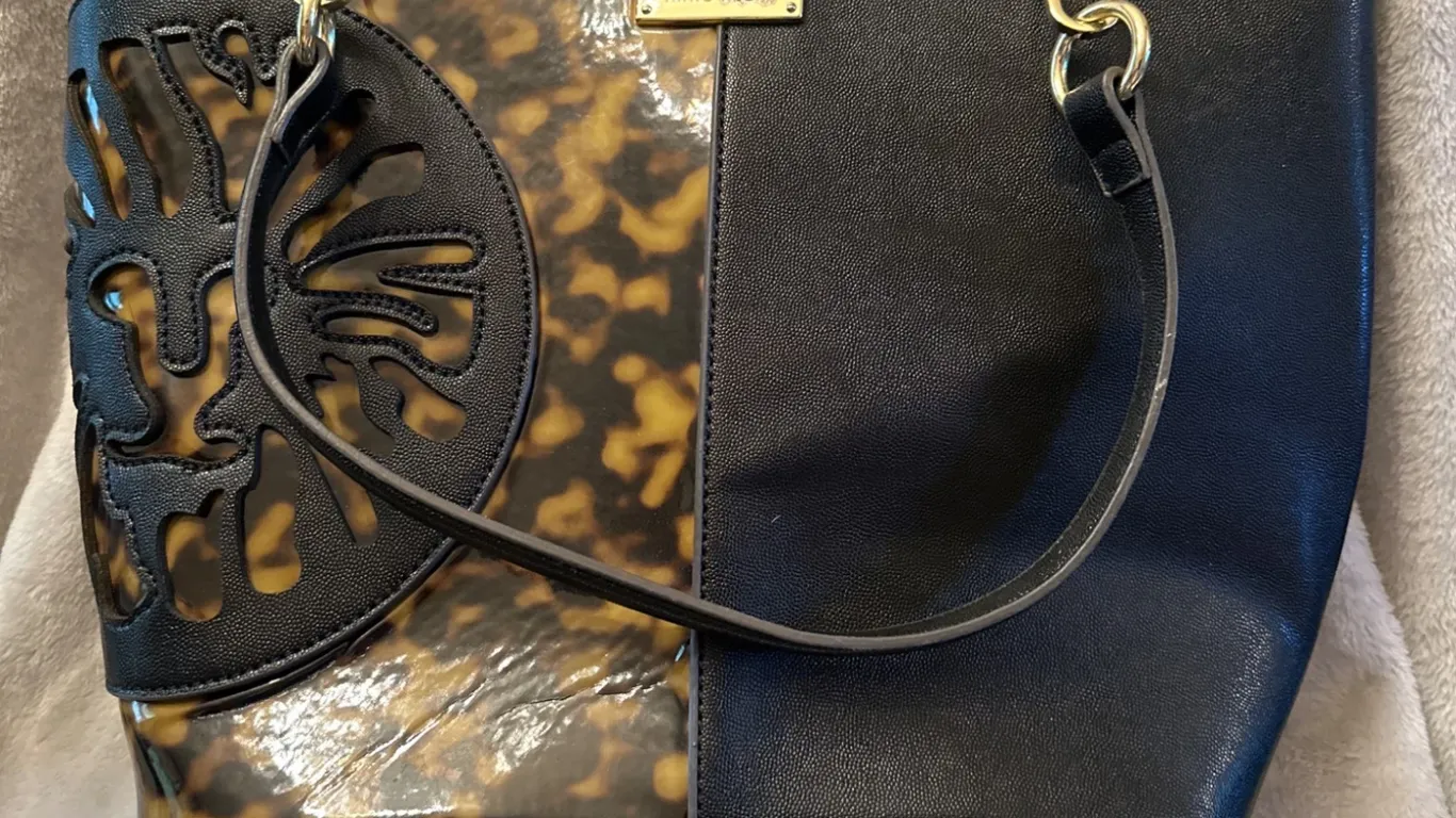 Purses, Handbags, Travel Bags & Accessories
