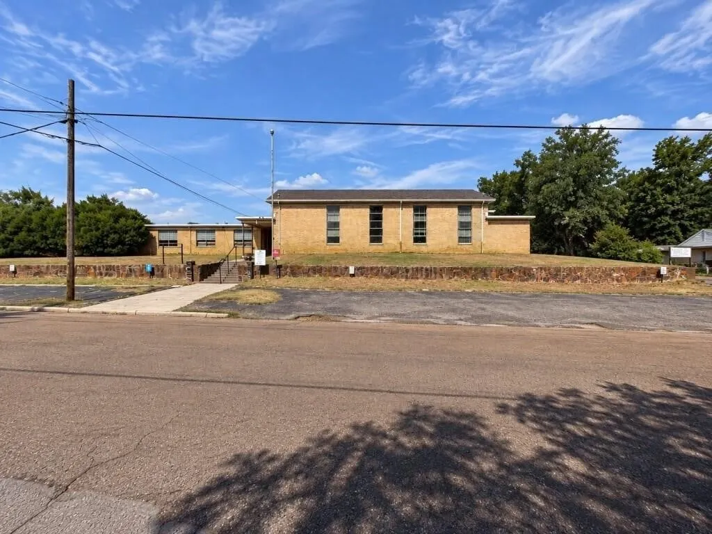 207 E Pine St, Winnsboro, TX