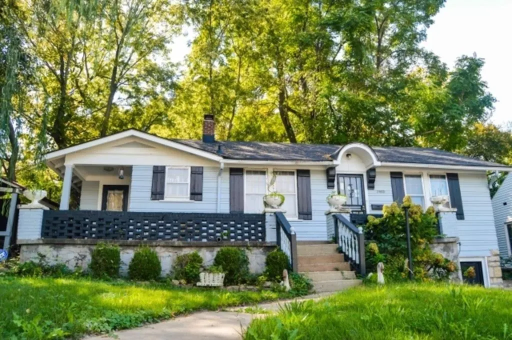 Kansas City, Kansas * 2 Bed * 1 Bath