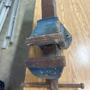 Bench vise