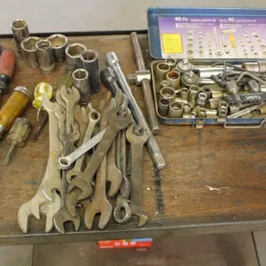 SCREWDRIVERS, SOCKETS, FLAT WRENCHES