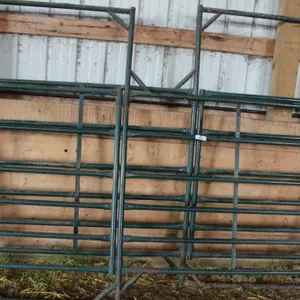 2 - 10' HI HOG PANELS W/ WALK THROUGH GATE