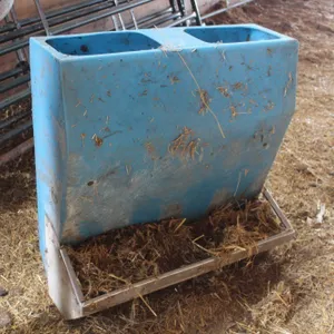 POLY HOG FEEDER