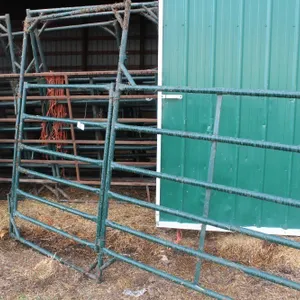 2 - HI HOG 10' PANELS W/ 4' WALK THROUGH GATE