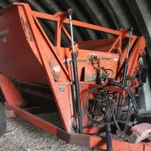 JIFFY WESTWARD 900J BALE SHREDDER W/ LEFT HAND HYD. CHUTE, NEW KNIVES