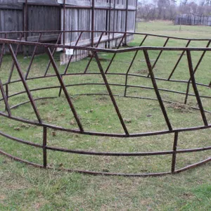 11' DIAMETER ROUND BALE FEEDER