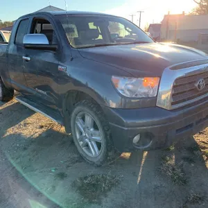2008 TOYOTA TUNDRA LIMITED 4 X 4 W/ 366,184 KMS SHOWING