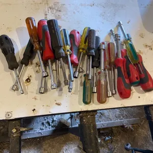 ASSORTMENT OF NUT DRIVERS
