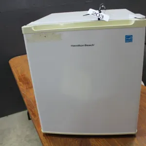 HAMILTON BEACH MINI FRIDGE