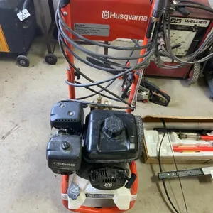 HUSQVARNA PW 320 PRESSURE WASHER W/ B & S CR 950 MOTOR
