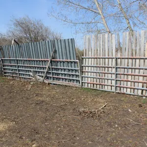 1 - 22' 6 BAR WINDBREAK PANEL W/ WOOD SLABS, 2 - 22' 6 BAR WINDBREAK PANEL WITH METAL SLABS