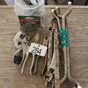 ASSORTMENT OF WRENCHES, TIN SNIPS, SIDE CUTTERS