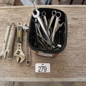 ASSORTMENT OF WRENCHES