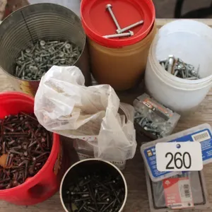 ASSORTMENT OF SCREWS