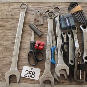 ASSORTMENT OF WRENCHES, ALLEN WRENCHES