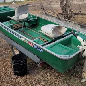 COLEMAN CRAWDAD BOAT W/ 4.4 CHRYSLER MOTOR