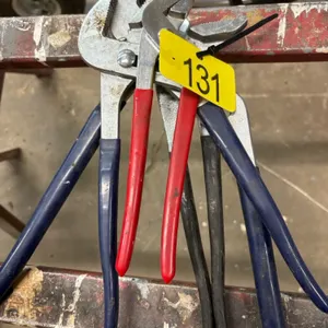 Channel lock pliers