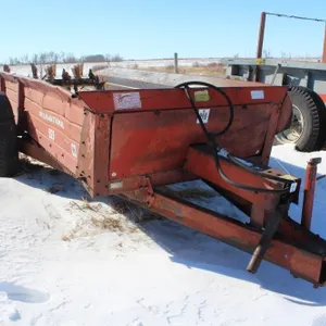 INTERNATIONAL 555 MANURE SPREADER
