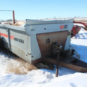NEW IDEA 364 MANURE SPREADER