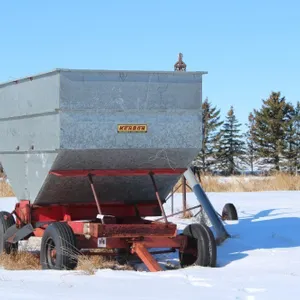 KENDON GALVANIZED HOPPER WAGON W/ INTERNATIONAL TRAILER