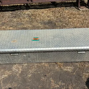 Truck tool box