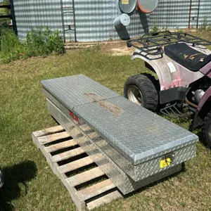 Delta truck toolbox