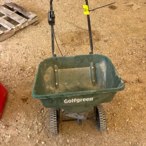 Golf green grass spreader