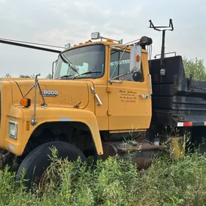 Ford L8000 tandem w/snow blade 3208 Cat motor