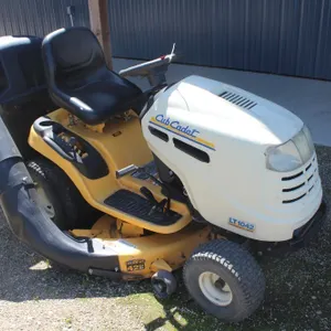CUB CADET 42" LT 1042 W/ KOHLER 19 HP, LEAF BAGGER, 162 HOURS SHOWING, RUNS & DRIVES AS IT SHOULD