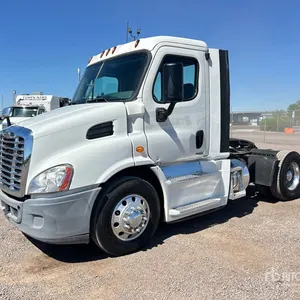 2014 Freightliner Cascadia 113 4x2 S/A Day Cab Truck Tractor