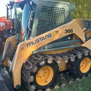 Mustang 2700V with steel tracks & smooth bucket