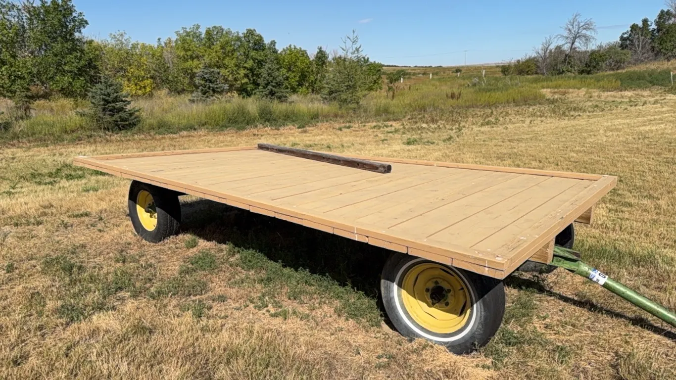 Steel Undercarriage Rubber Wheeled Trailer With Hay Deck