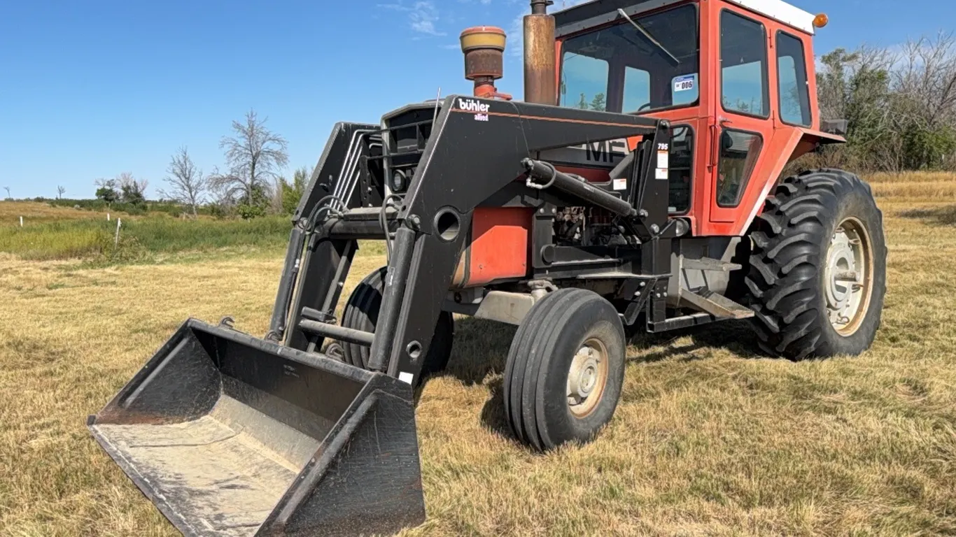 Massey Ferguson 1105 2WD Tractor & Allied 795 Front End Loader; SN.9B56824