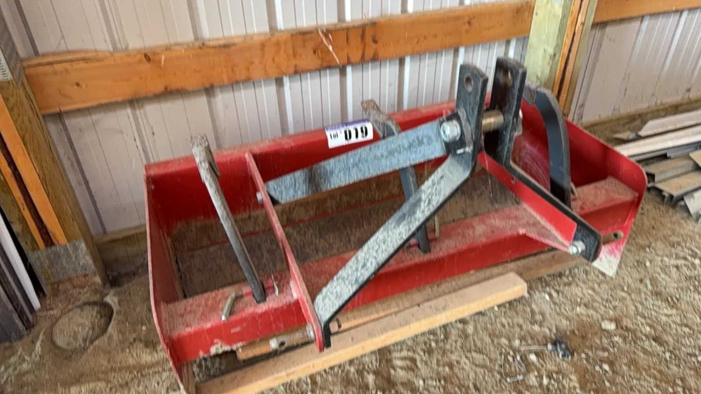 Farm King 3PTH 4Ft Box Blade With Scraper Teeth