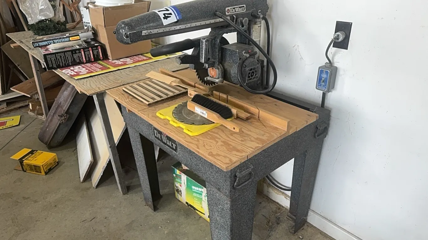 DeWalt 10" Radial Arm Saw & Stand