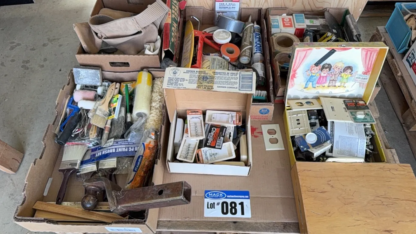 Pallet Lot; Paint Brushes, Carpenter Pouch, Caulking Gun, Receiver Hitch