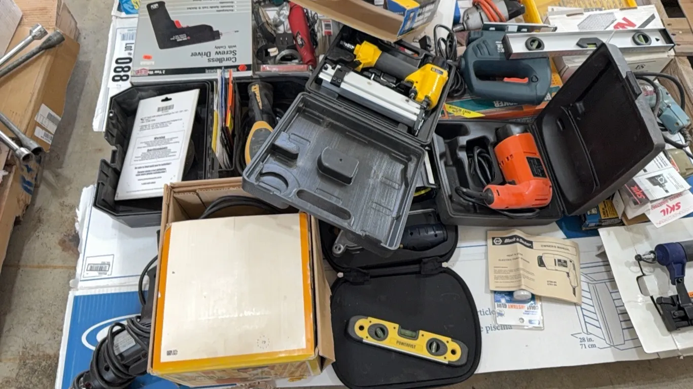 Tool Pallet Lot; Air & Electric Staplers, Jig Saws, Level, Palm Sander