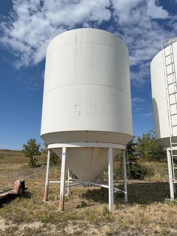 Wheatland Hopper Bottom Grain Bin SN.1212E-86044628- Damaged