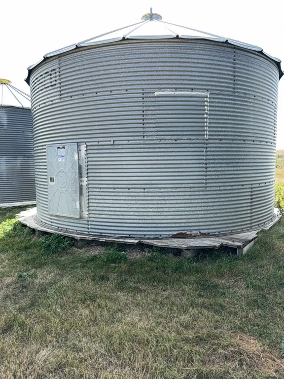 Westeel 2700 Bushel Grain Bin On Wood Floor