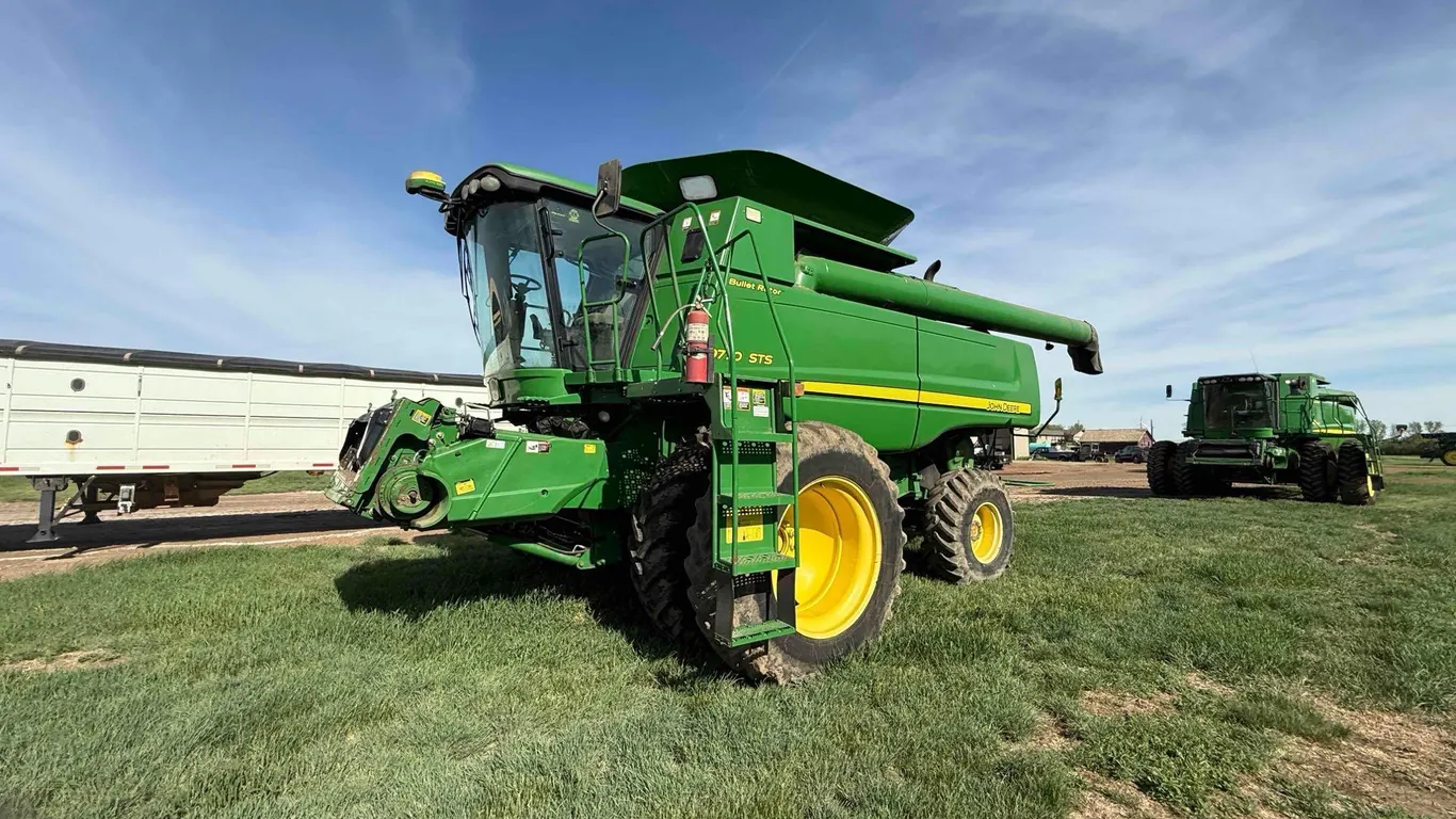 2009 John Deere 9770 STS Combine