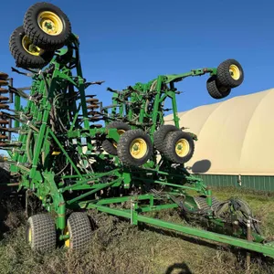 2013 John Deere 1830 Hoe Drill with John Deere 1910 Cart