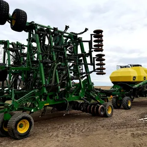 2013 John Deere 1830 Hoe Drill with John Deere 1910 Cart