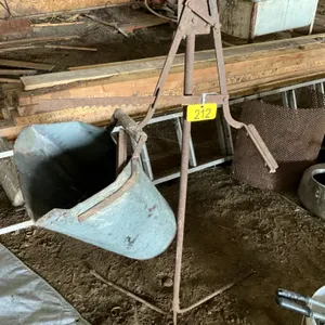 Grain Bag stand and scoop