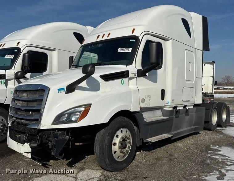 2018 Freightliner Cascadia semi truck