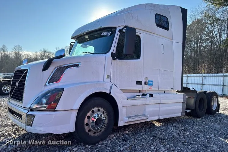 2018 Volvo VNL semi truck