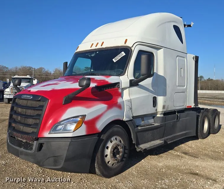 2019 Freightliner Cascadia semi truck
